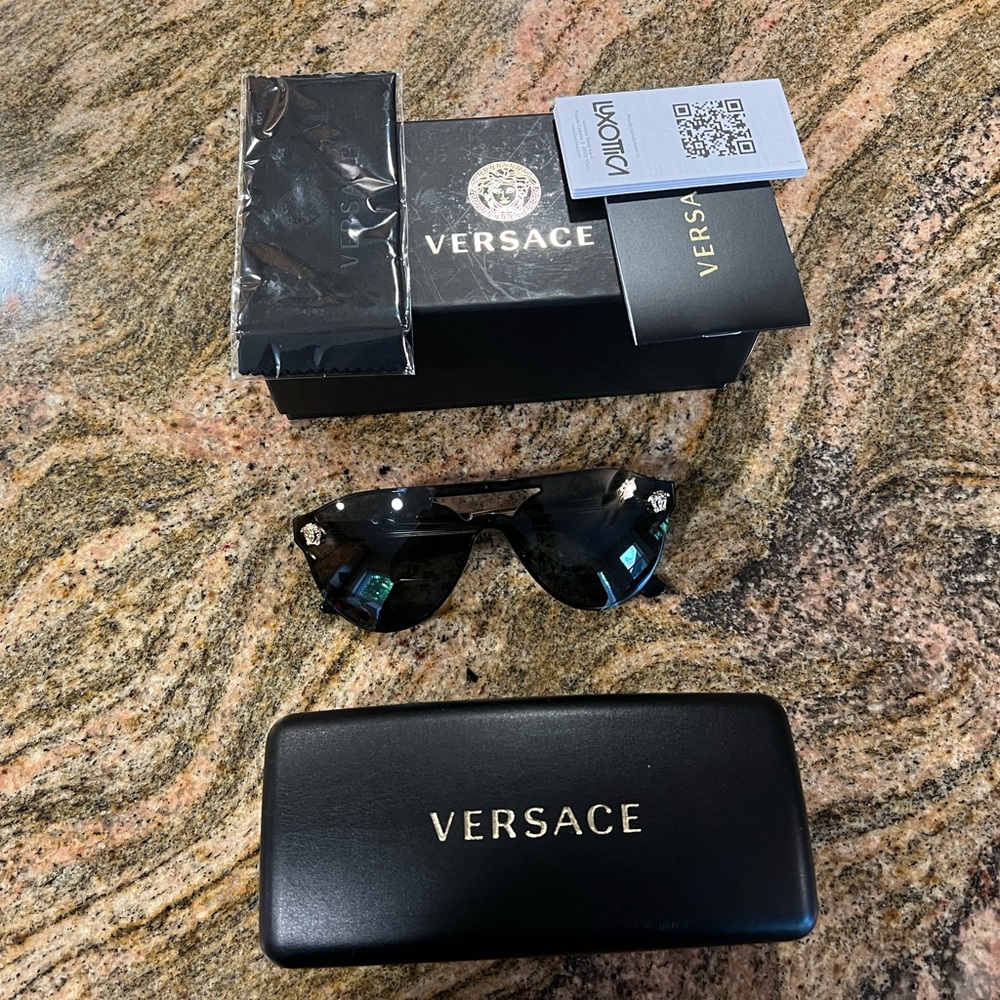 NWOT Versace Sunglasses Model 2161